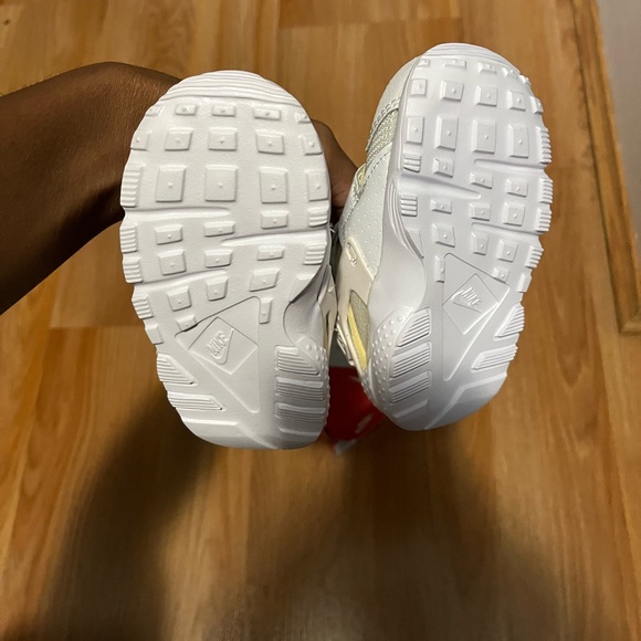 Baby Nike Sneakers - Picture 3 of 4